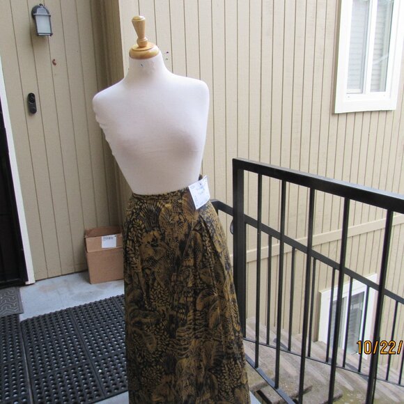 #525  NEW WOMEN'S LONG SKIRT BY SOFT SURROUNDINGS (SIZE TL) - Picture 2 of 4